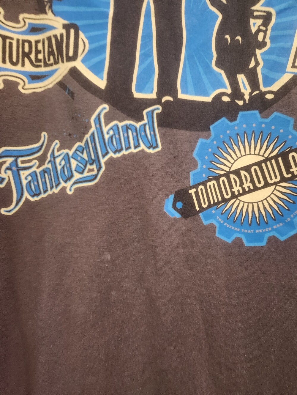 Disneyland Walt Disney World Fantasyland T-shirt Size Large P2p 21.5 - Picture 6 of 9